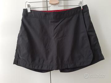 Pantaloni corti trekking grigio scuro Quechua 