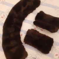 Collo e manicotti in pelliccia 