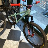 Bici dirt green bike scopa