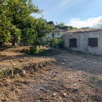Rustico con Concessione in Sanatoria con terreno
