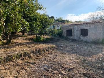 Rustico con Concessione in Sanatoria con terreno