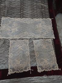 Tris di centrini/runner ricamati con perline