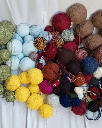 Assortimento di gomitoli di filato/lana 7Kg