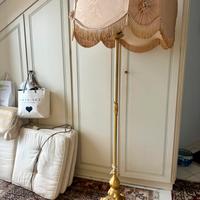 Lampada base oro e lume rosa in raso