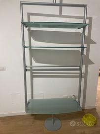 Mobile da soggiorno moderno con ripiano in vetro