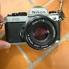 Nikon FE2 con obiettivo 50mm f/1.8 Series E