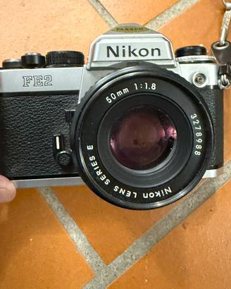 Nikon FE2 con obiettivo 50mm f/1.8 Series E