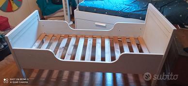 Lettino Ikea bianco con doghe