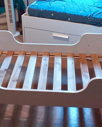 Lettino Ikea bianco con doghe