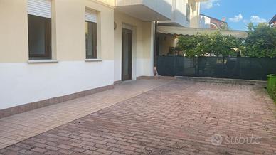 Appartamento piano terra con giardino
