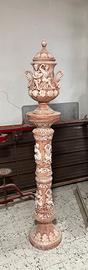 colonna con vaso in ceramica rosa
