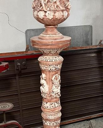 colonna con vaso in ceramica rosa