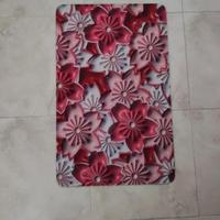 Tappeto rosso e bianco 