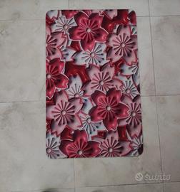 Tappeto rosso e bianco 