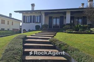 ESCLUSIVA VILLA CON PISCINA