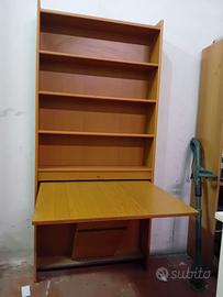 Libreria con tavolo