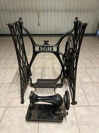 Macchina da cucire adria con tavolino in ferro