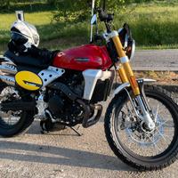 Fantic Caballero Scrabler 500 con scarico Arrow