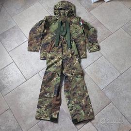 divisa militare sopravvestito policromo