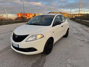 Lancia Ypsilon 1.2 69 CV 5 porte S&S Gold
