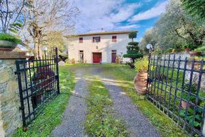 Rustico / Casale di 415 m² con più di 5 locali e b
