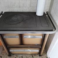 stufa a legna per cucinare 