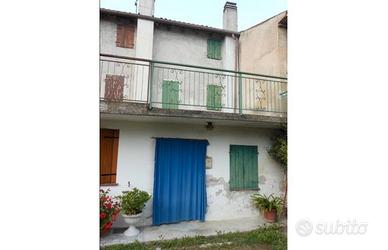 Rustico da ristrutturare con terreno