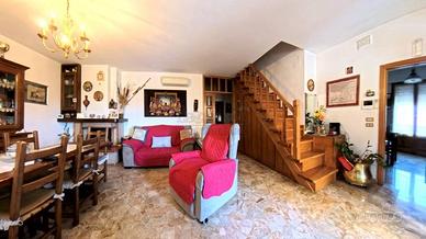 Appartamento di 105 m² con 5 locali e box auto a S