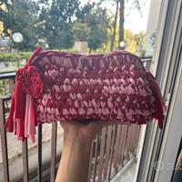 Clutch bag rossa e rosa con pendente a cuore