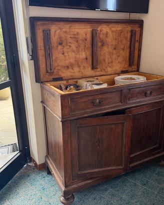 Credenza antica