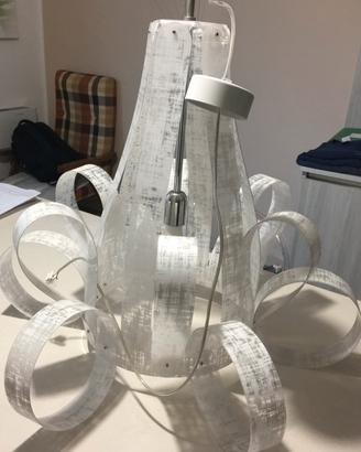 Lampadario a sospensione moderno in plexiglass