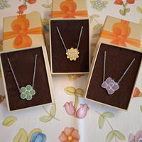 Set 3 collane Thun: fiore, farfalla, girasole