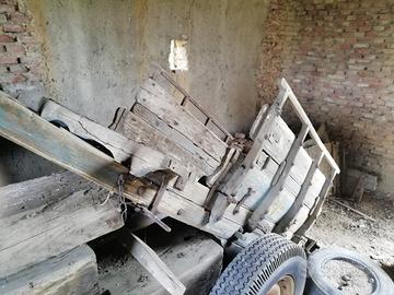 Carretto agricolo tradizionale in legno 
