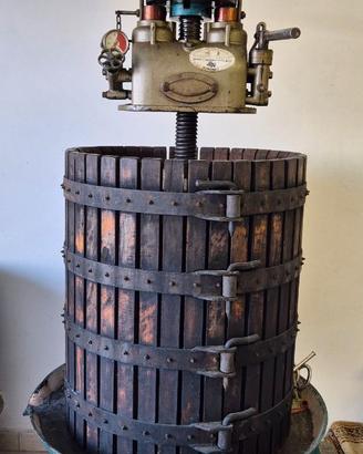 torchio idraulico per produzione vino