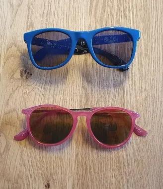 2 occhiali da sole per bambini (circa 3-6 anni)