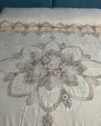 Copriletto lino e pizzo cantu’