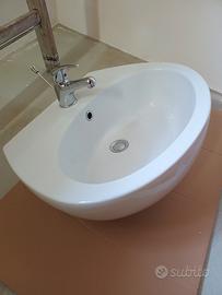 lavandino / lavabo da appoggio con rubinetto