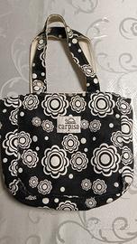 borsa donna carpisa nera con fiori bianchi