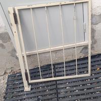 cancello in ferro con cerniera a molla doppia