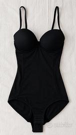 Body modellante nero con dettagli in pizzo
