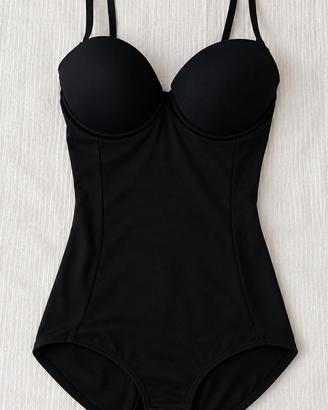 Body modellante nero con dettagli in pizzo