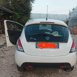 lancia Ypsilon elefantino blu GPL