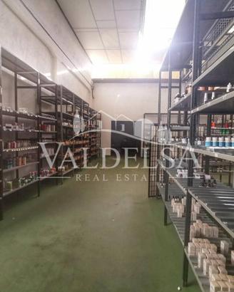 Immobile di 550 m² con 3 locali a Poggibonsi