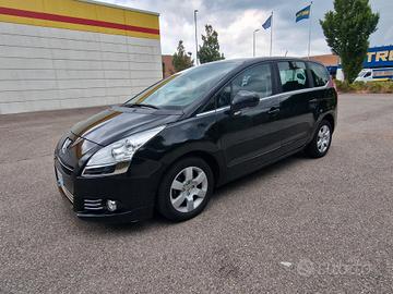 Peugeot 5008 1.6 HDi 112CV cambio robotizzato Tecn