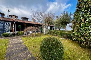 VILLA A SCHIERA CENTRALE A PESCHIERA DEL GARDA