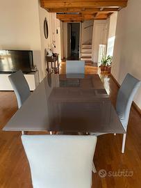 Tavolo cristalli e sedie semeraro