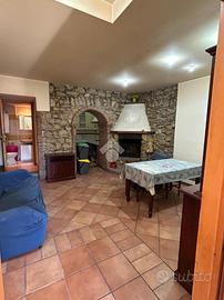 2 LOCALI A OLEVANO ROMANO