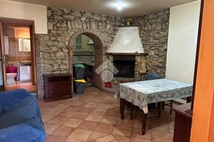 2 LOCALI A OLEVANO ROMANO