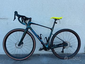 Gravel Bike Giant Revolt Advanced 2