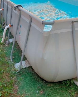 Piscina fuori terra.